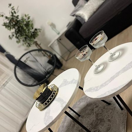 Apartman Gold Maris Apartment Карловац Екстериор снимка