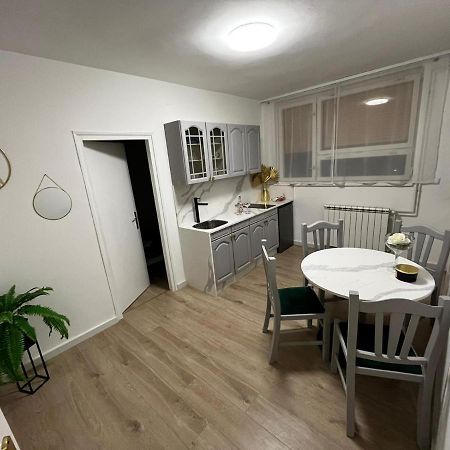 Apartman Gold Maris Apartment Карловац Екстериор снимка