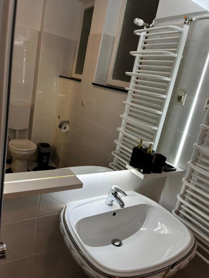 Apartman Gold Maris Apartment Карловац Екстериор снимка