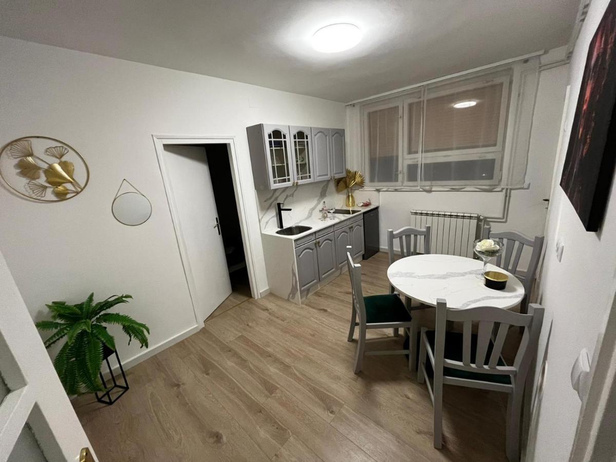 Apartman Gold Maris Apartment Карловац Екстериор снимка