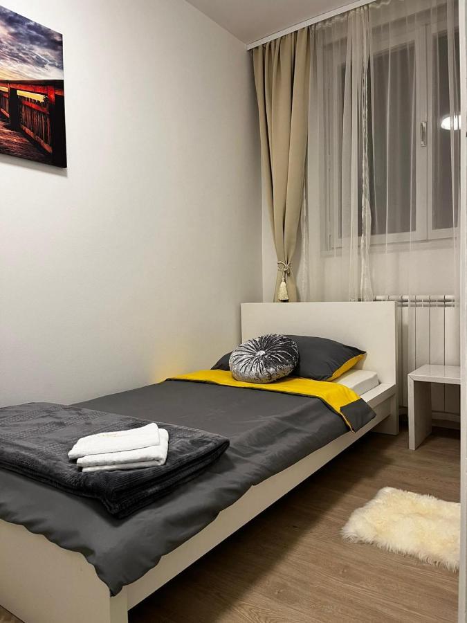 Apartman Gold Maris Apartment Карловац Екстериор снимка