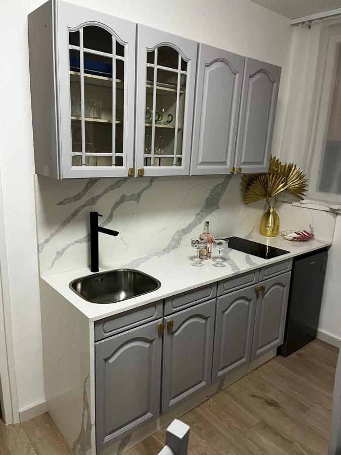 Apartman Gold Maris Apartment Карловац Екстериор снимка